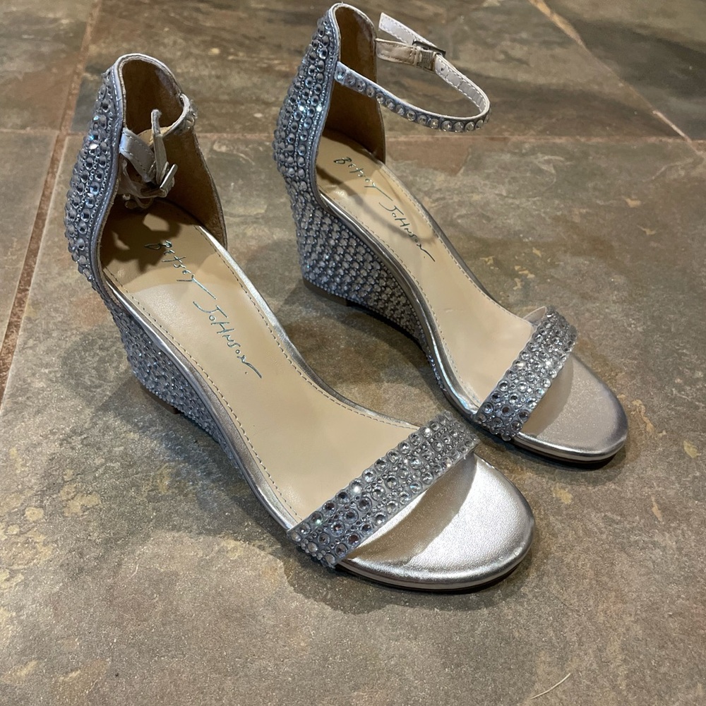 NWOB Betsey Johnson Debie Wedge Sandals - Picture 6 of 7